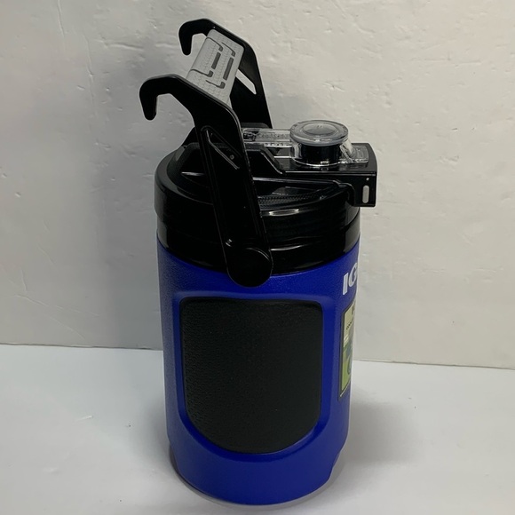 Igloo Latitude Ultra Pro Water Jug 2 Qt Blue New - Picture 4 of 14
